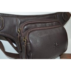 ROSME: Riñonera de piel.