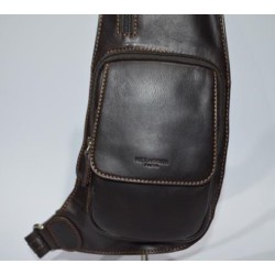 HEXAGONA: Mochila cruzada de piel .