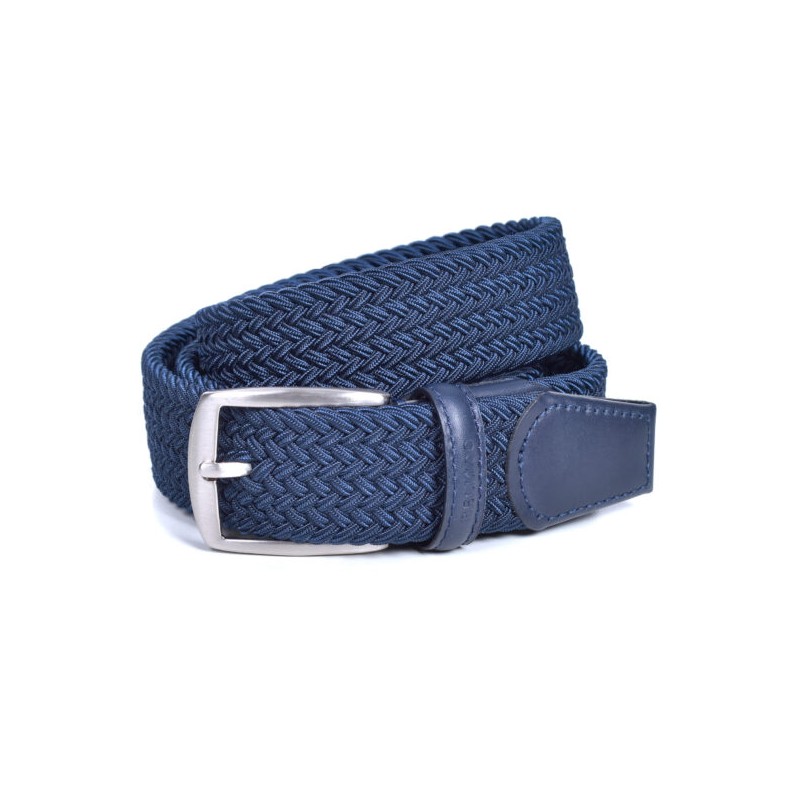 Miguel Bellido: cinturón trenzado elástico azul marino.