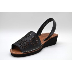 ORTUÑO: IBICENCA DE PIEL CALADA CON CUÑA Y PLANTA DE PIEL ACOLCHADA NEGRA