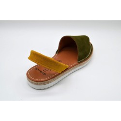 ORTUÑO: IBICENCA EN SERRAJE DE VACUNO CON LA PLANTA DE PIEL ACOLCHADA VERDE