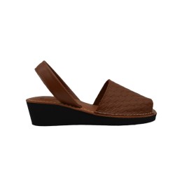 ORTUÑO: IBICENCA DE PIEL GRABADA CON CUÑA Y PLANTA DE PIEL ACOLCHADA CUERO