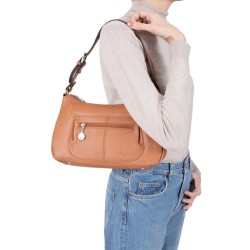 HEXÁGONA: Bolso de piel con bandolera.