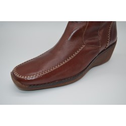 LAURA L'OR: BOTA DE CAÑA ALTA CON CUÑA EN PIEL VACUNO 1ª CALIDAD