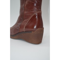 LAURA L'OR: BOTA DE CAÑA ALTA CON CUÑA EN PIEL VACUNO 1ª CALIDAD