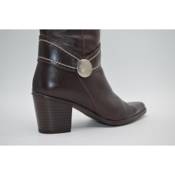 LAURA L'OR: BOTA DE CAÑA ALTA HORMA DE PUNTA TACÓN GRUESO EN PIEL VACUNO 1ª CALIDAD MARRON