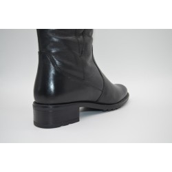 LAURA L'OR: BOTA DE CAÑA ALTA TACON BAJO Y CAÑA AJUSTABLE EN PIEL VACUNO 1ª CALIDAD NEGRA