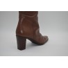 NISE: BOTA DE TACÓN DE CAÑA ALTA  EN PIEL VACUNO 1ª CALIDAD 102037-ROBLE