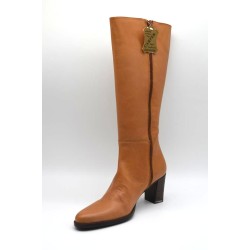 NISE: BOTA DE TACÓN DE CAÑA ALTA  EN PIEL VACUNO 1ª CALIDAD 102053-CAMEL