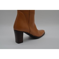 NISE: BOTA DE TACÓN DE CAÑA ALTA  EN PIEL VACUNO 1ª CALIDAD 102053-CAMEL
