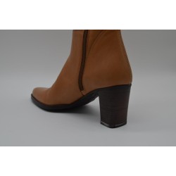 NISE: BOTA DE TACÓN DE CAÑA ALTA  EN PIEL VACUNO 1ª CALIDAD 102053-CAMEL