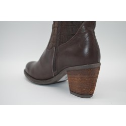 PAULA URBAN: BOTA DE PIEL DE TACÓN MEDIO CÓMODA 118547-MARRÓN