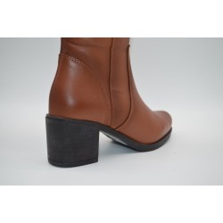 LAWREN: BOTA DE MEDIA CAÑA DE TACÓN GRUESO CÓMODO 4 CM. 103514-CAMEL