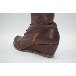 GAIMO: BOTA DE CAÑA ALTA EN PIEL VACUNO CON CORDONES 115784-MARRON