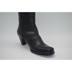 LACAL: BOTA DE CAÑA ALTA CON TACÓN MEDIO EN PIEL VACUNO 114024-NEGRA