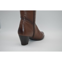 NATALIA BLANCO: BOTA DE PIEL DE CAÑA ALTA Y TACÓN BAJO 115131-CUERO