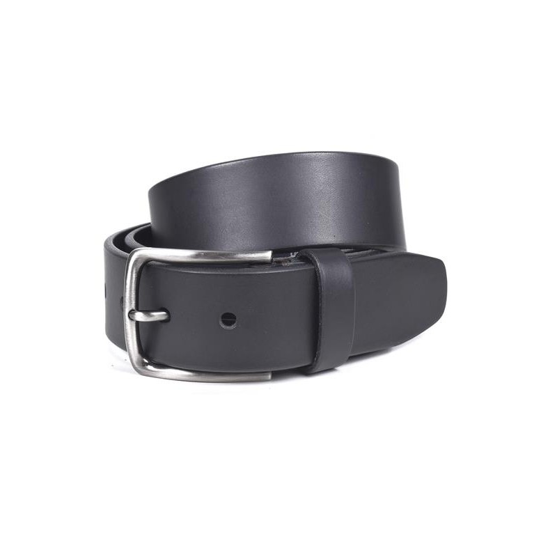 Miguel Bellido: Cinturón de piel de 40 mm.