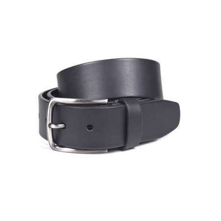 Miguel Bellido: Cinturón de piel de 40 mm.