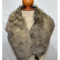 Cuello de piel de zorro.